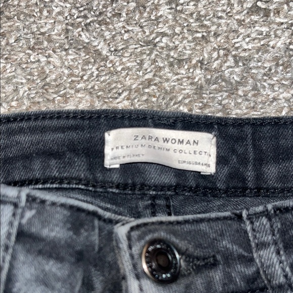 Zara  Stylish Black Distressed Women Jeans - Picture 2 of 3